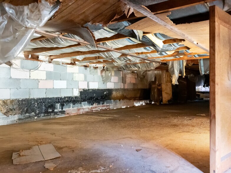 More Photos Of 428 S 3rd Ave, Chatsworth Freestanding For Sale