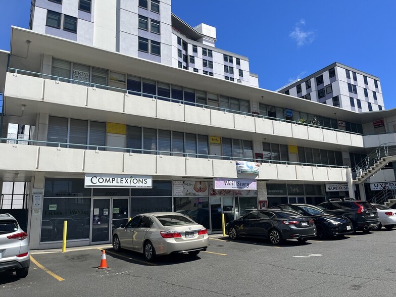 More Photos Of 931 University Ave, Honolulu General Retail For Sale