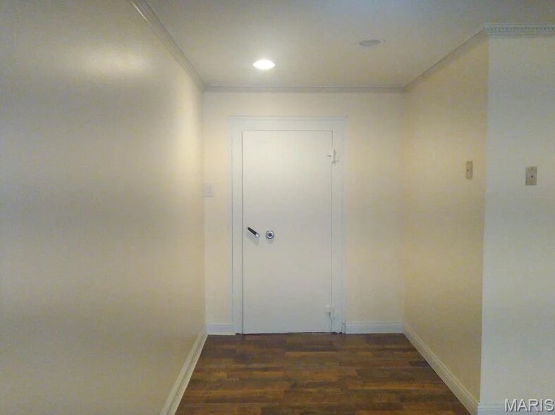 More Photos Of 301 W Broadway, Steeleville Freestanding For Sale