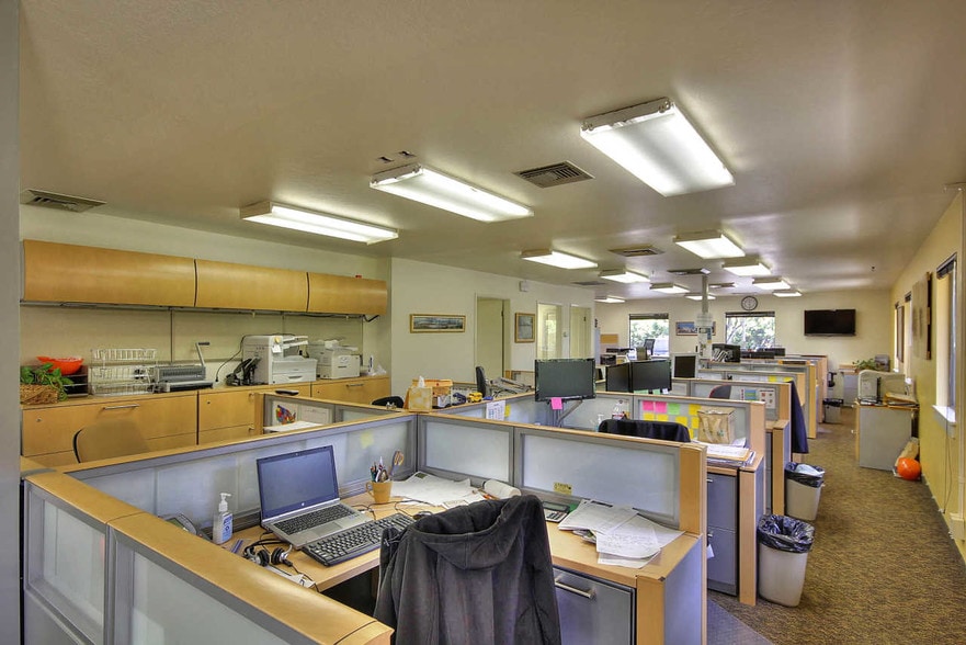 More Photos Of 911-915 Blanco Cir, Salinas Office For Lease