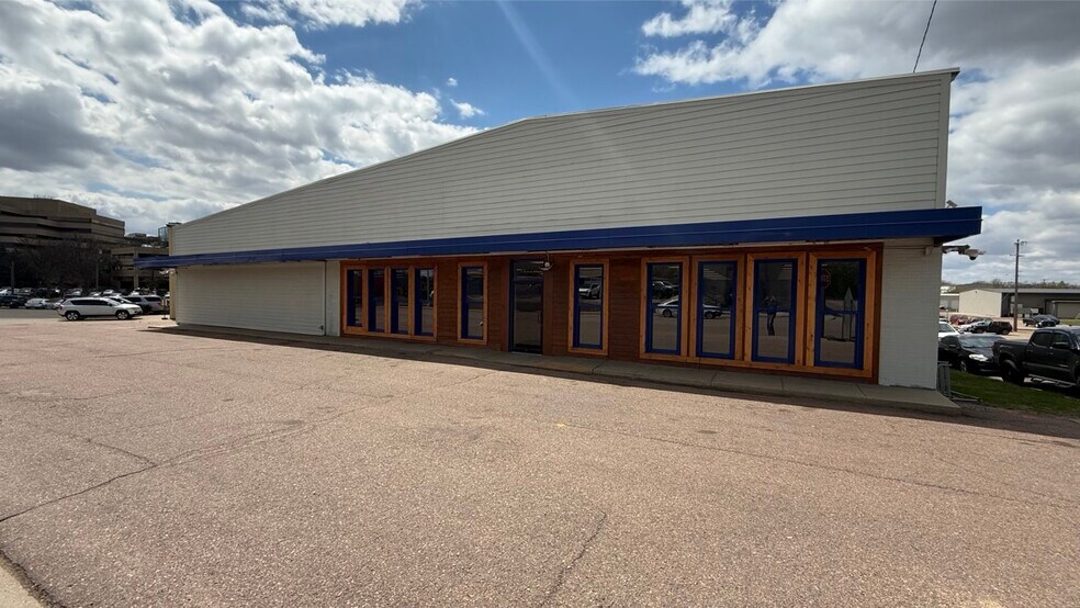 More Photos Of 1101 S Cliff Ave, Sioux Falls Freestanding For Lease