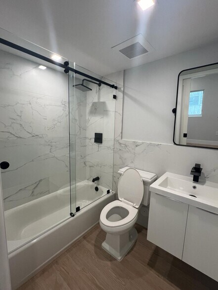 More Photos Of 511 16th St, Miami Beach Hospitality For Sale