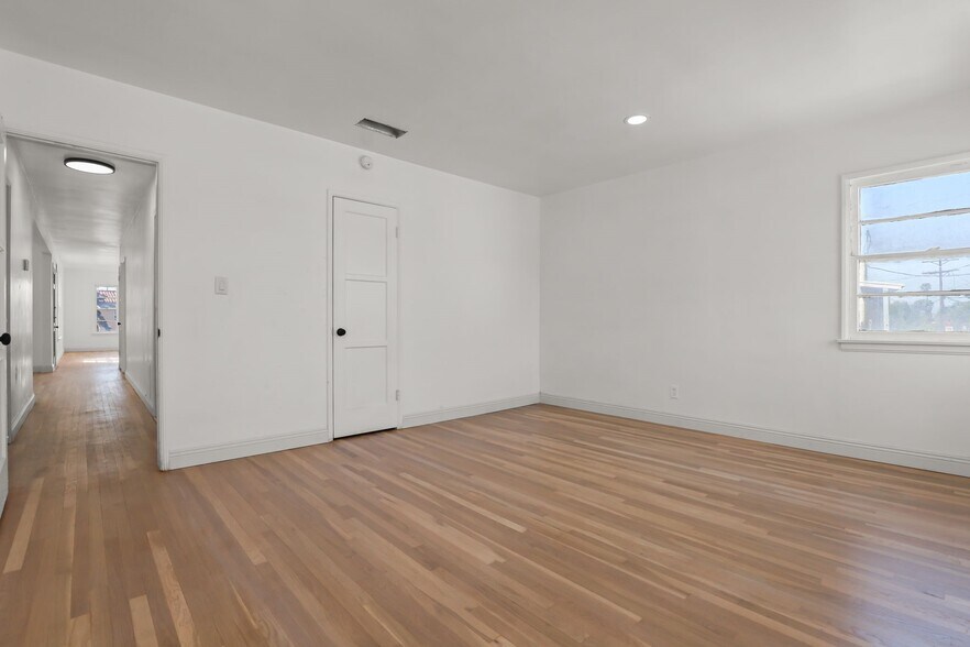 More Photos Of 4409 Victoria Park Dr, Los Angeles Apartments For Sale