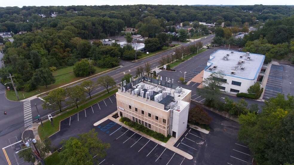 More Photos Of 996 W Jericho Tpke, Smithtown Office For Lease