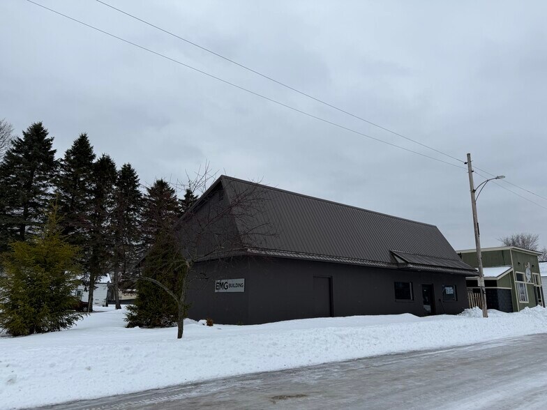 More Photos Of 14821 Thompson Ave, Thompsonville Freestanding For Sale