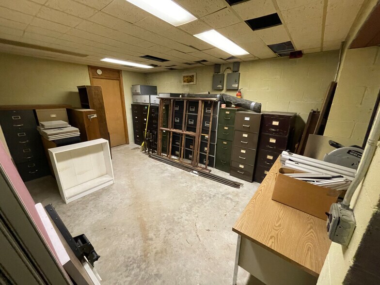 More Photos Of 1126 6th Ave, Beaver Falls Office For Lease