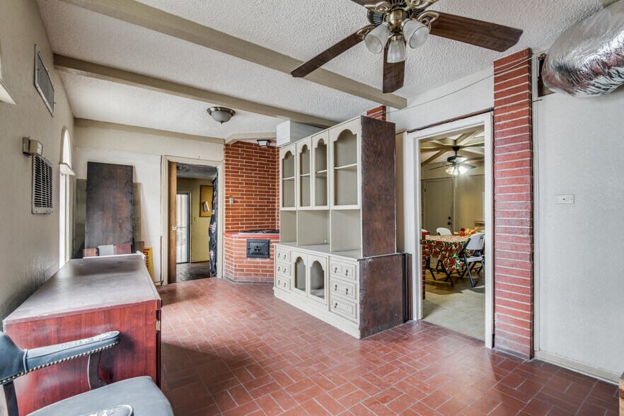 More Photos Of 1334 S General Mcmullen Dr, San Antonio Industrial For Sale