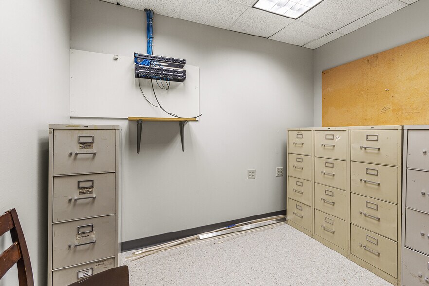 More Photos Of 8330-8350 Meadow Rd, Dallas Office For Sale