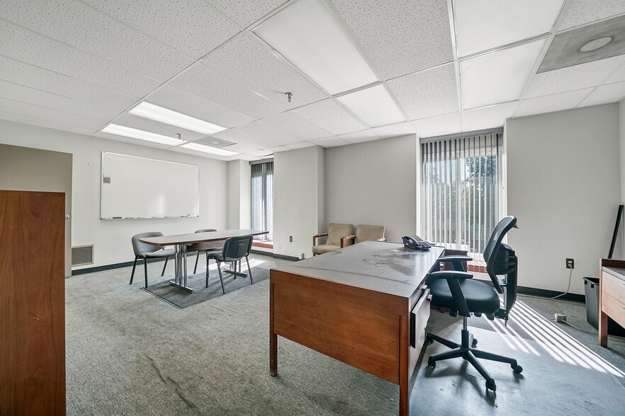 More Photos Of 25 Oakland Ave, Chester Warehouse For Lease