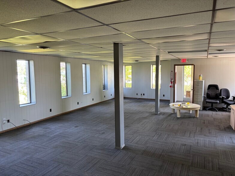 More Photos Of N114W18775 Clinton Dr, Germantown Manufacturing For Sale