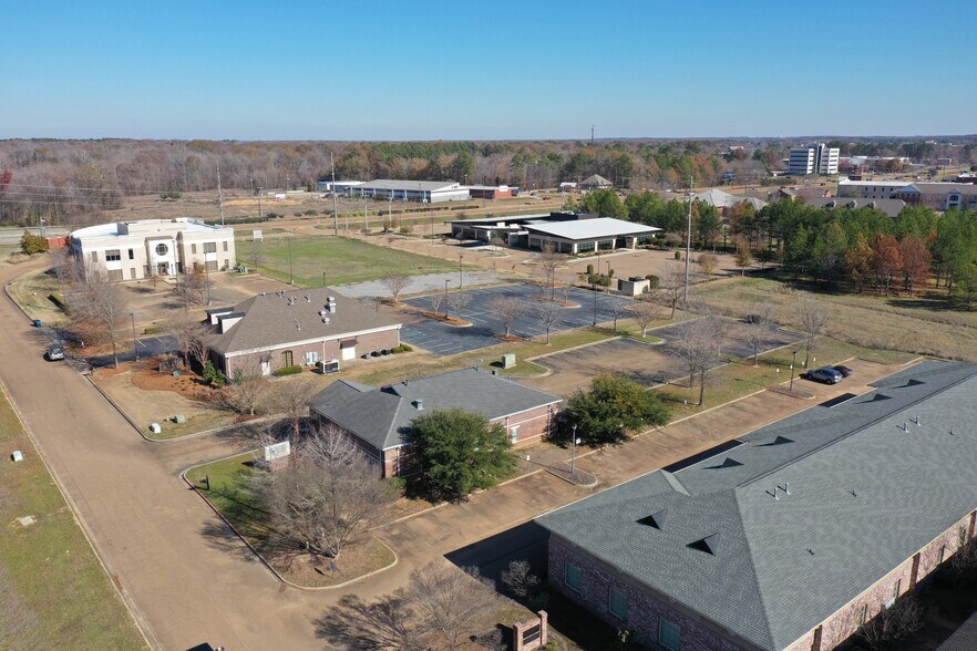 More Photos Of 128 River View Dr, Flowood Medical For Sale