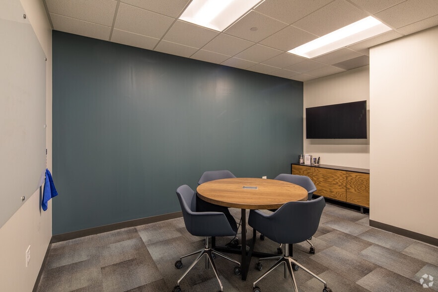 More Photos Of 6 Cardinal Way, Saint Louis Office For Lease