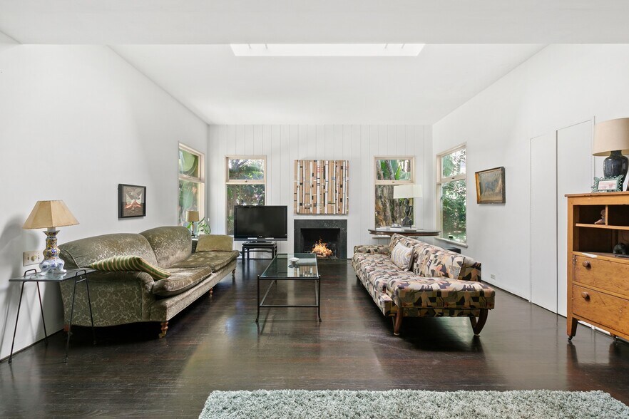 More Photos Of 8570 Holloway Dr, West Hollywood Multifamily For Sale