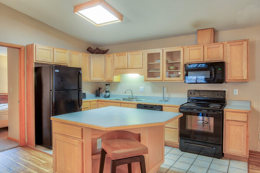 More Photos Of 1533 Arbors Ln, Bloomington Apartments For Sale