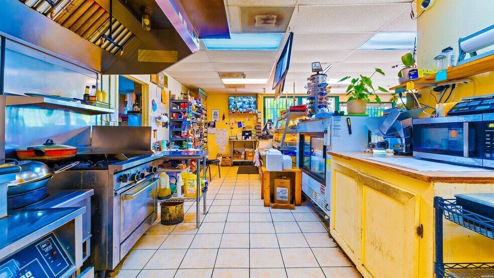 More Photos Of 5370 Highway 67 W, Fulton Convenience Store For Sale