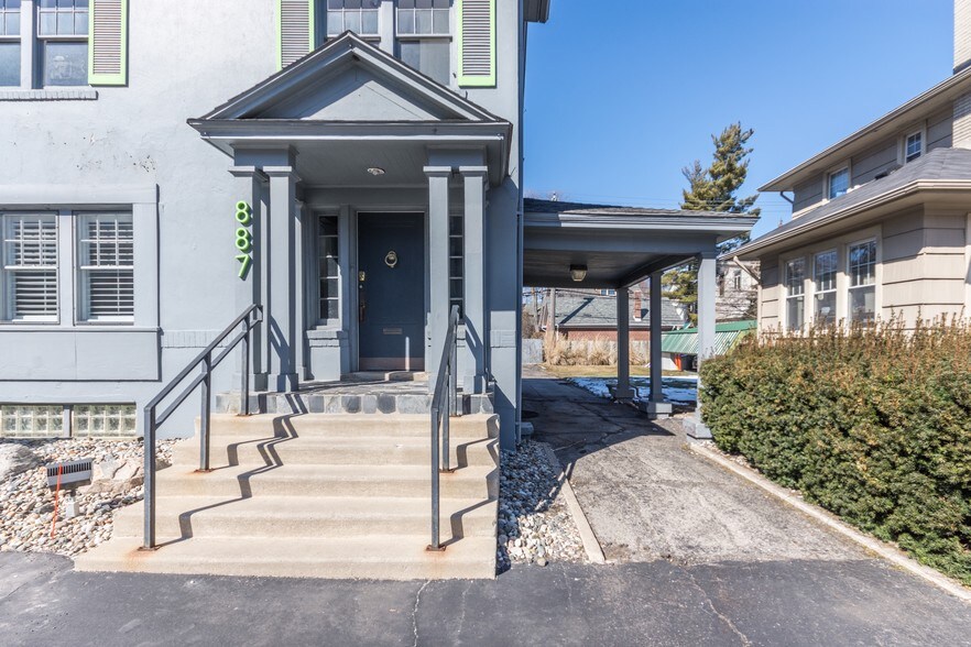 More Photos Of 887 E Maple Rd, Birmingham Office For Lease