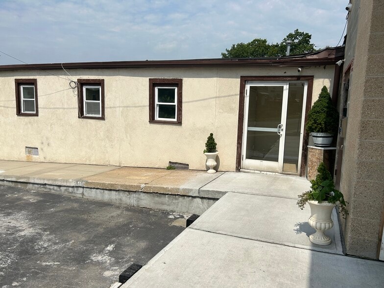 More Photos Of 50 Pine St, New Rochelle Manufacturing For Lease