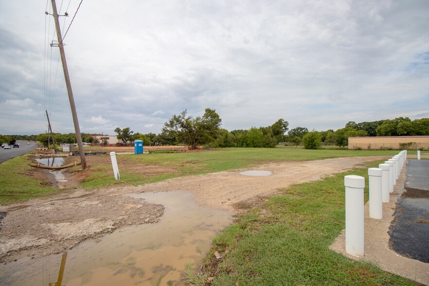 More Photos Of 1577 N FM 157, Mansfield General Retail For Sale