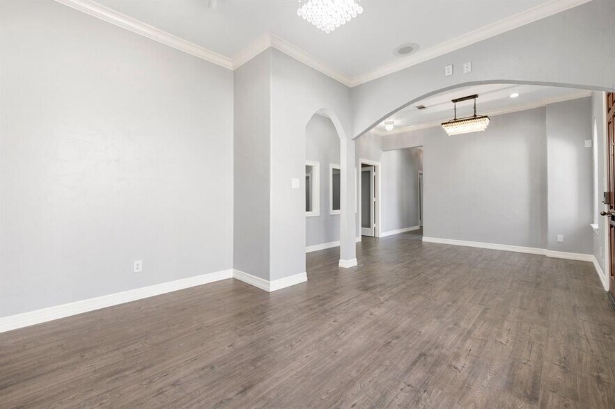 More Photos Of 12832 Willow Centre Dr, Houston Office Residential For Sale