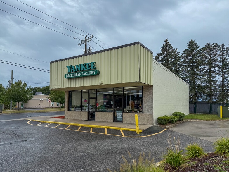 More Photos Of 1376 Boston Rd, Springfield Freestanding For Lease