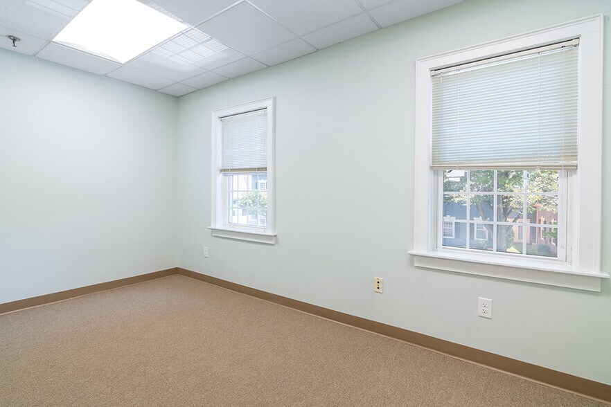 More Photos Of 400 Massasoit Ave, East Providence Medical For Sale