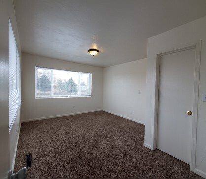 More Photos Of 184 W Pine St, Shelley Office Residential For Sale