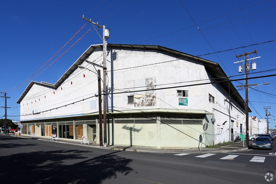 More Photos Of 926 Kohou St, Honolulu Warehouse For Lease