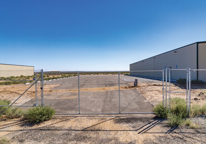 More Photos Of 5500 Lindbergh Blvd, California City Warehouse For Sale