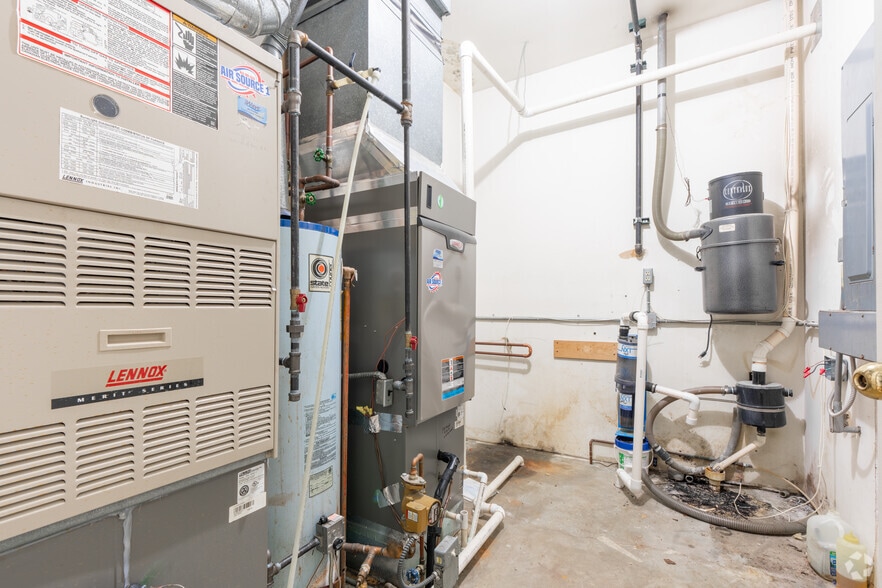 More Photos Of 1220 Washington Ave, Evansville Medical For Sale