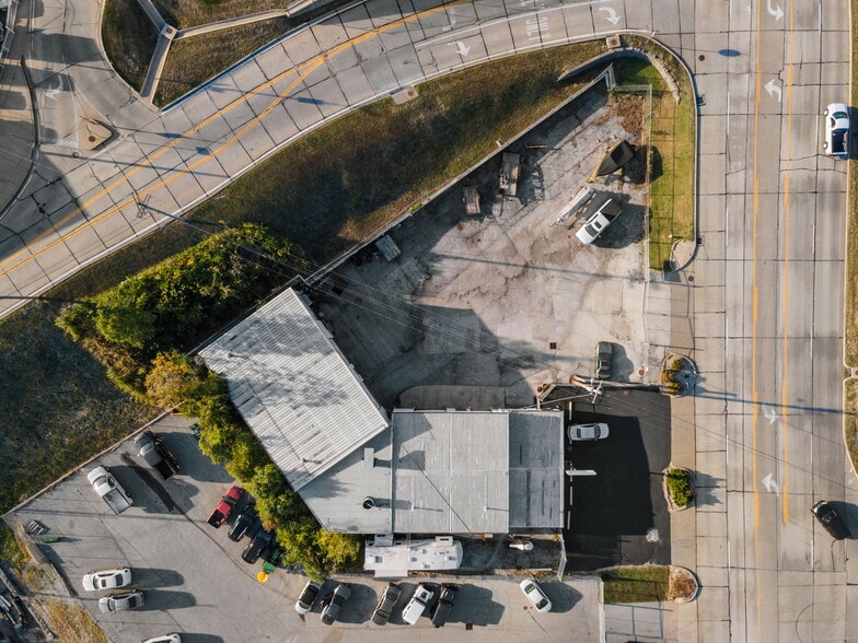 More Photos Of 875 Friedens Rd, Saint Charles Service For Sale