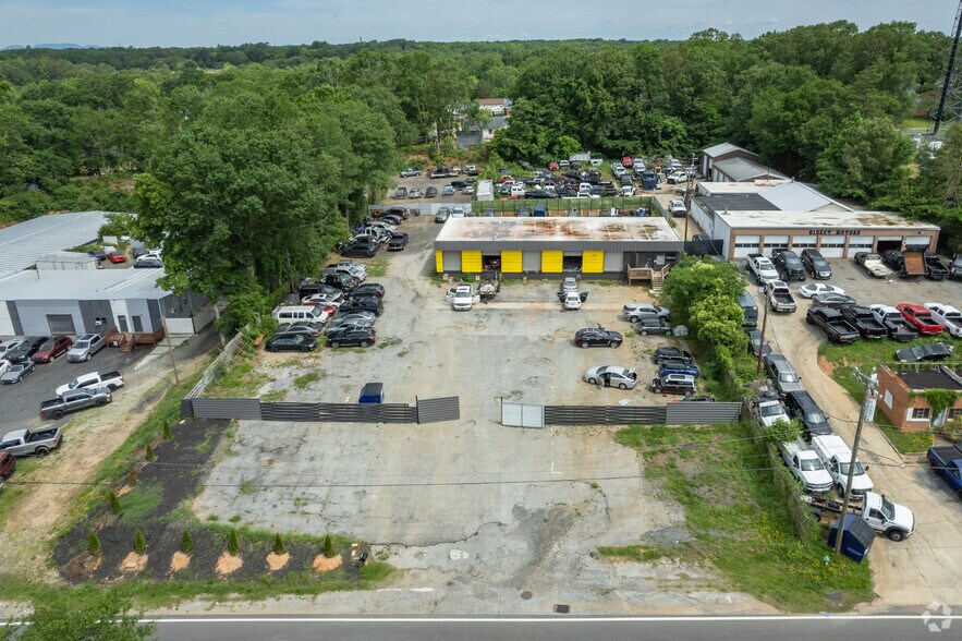 More Photos Of 860 W Main St, Spartanburg Light Distribution For Sale