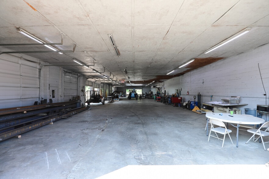 More Photos Of 5 Haynie St, Newnan Warehouse For Lease