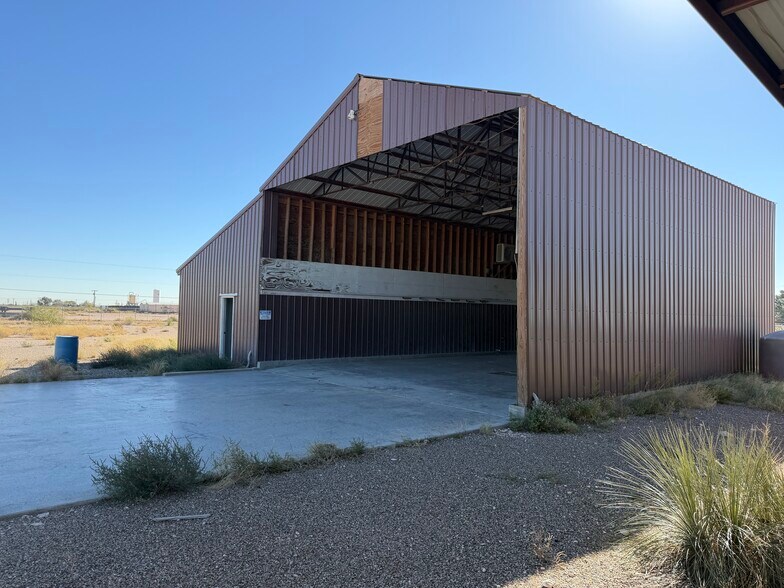 Primary Photo Of 5105 S Veronica St, Monahans Warehouse For Lease