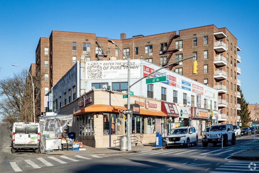 Primary Photo Of 10015 Queens Blvd, Forest Hills General Retail For Lease