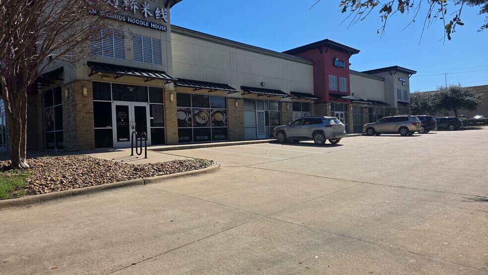 More Photos Of 1713 Park Pl, College Station General Retail For Lease