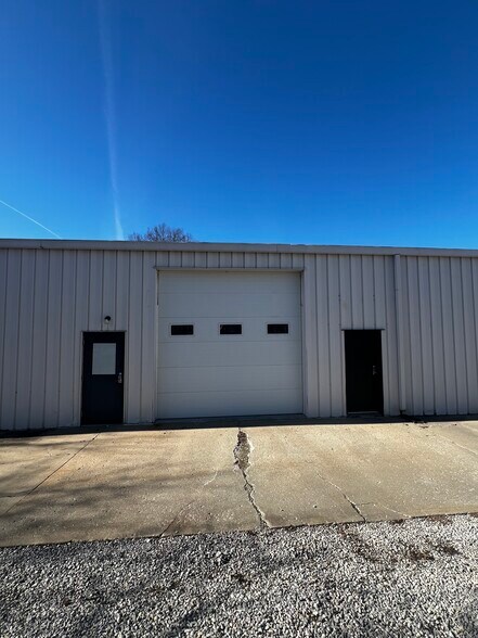 More Photos Of 101 W Shrader St, Liberty Manufacturing For Lease