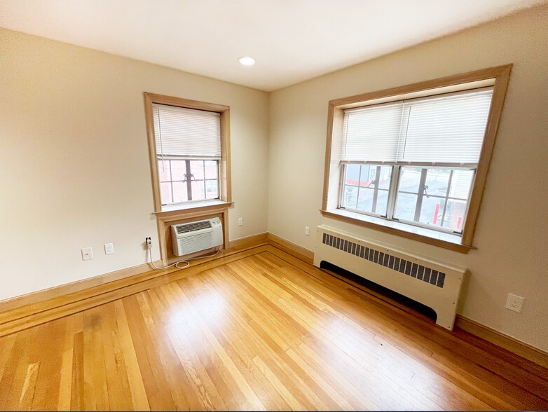 More Photos Of 21 Fruit St, Worcester Apartments For Sale