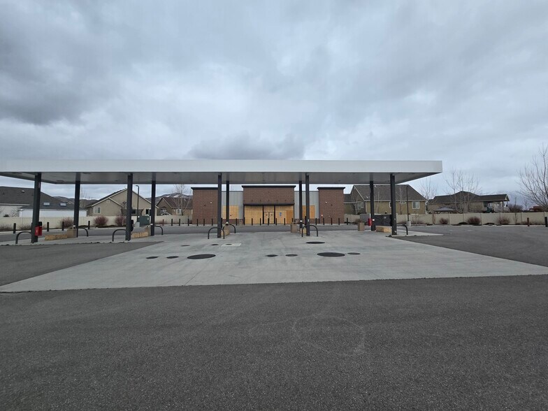 More Photos Of 2120 N Triumph Blvd, Lehi Service Station For Lease