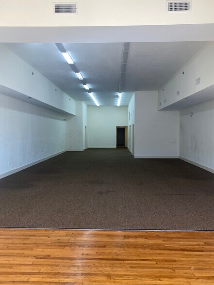 More Photos Of 605 E Commerce St, Greenville Storefront Retail Residential For Lease