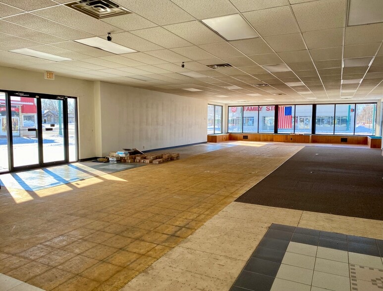 More Photos Of 5545 N 2nd St, Loves Park Freestanding For Lease