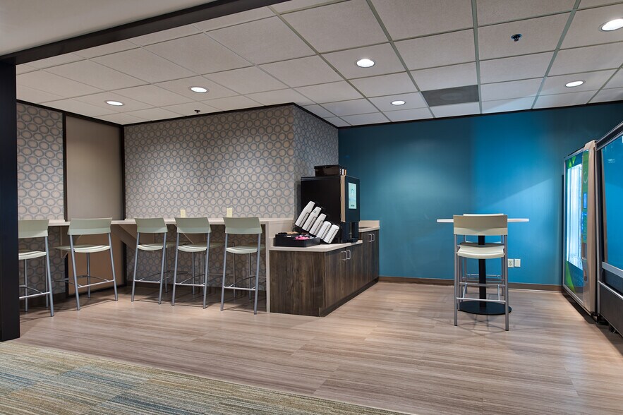 More Photos Of 8601 Six Forks Rd, Raleigh Office For Lease