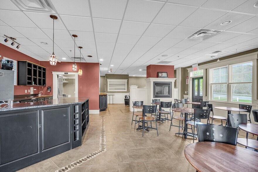 More Photos Of 307 Grafton St, Shrewsbury Office For Lease