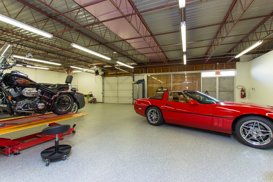 More Photos Of 4058 S Memorial Pky, Huntsville Warehouse For Sale