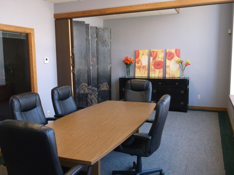 More Photos Of 600 S Main St, Oshkosh Office For Lease