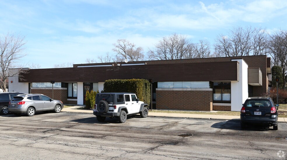 More Photos Of 440 Lake Cook Rd, Deerfield Light Distribution For Lease