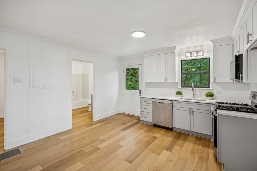 More Photos Of 4113 White Oak Dr, Hiawassee Apartments For Sale