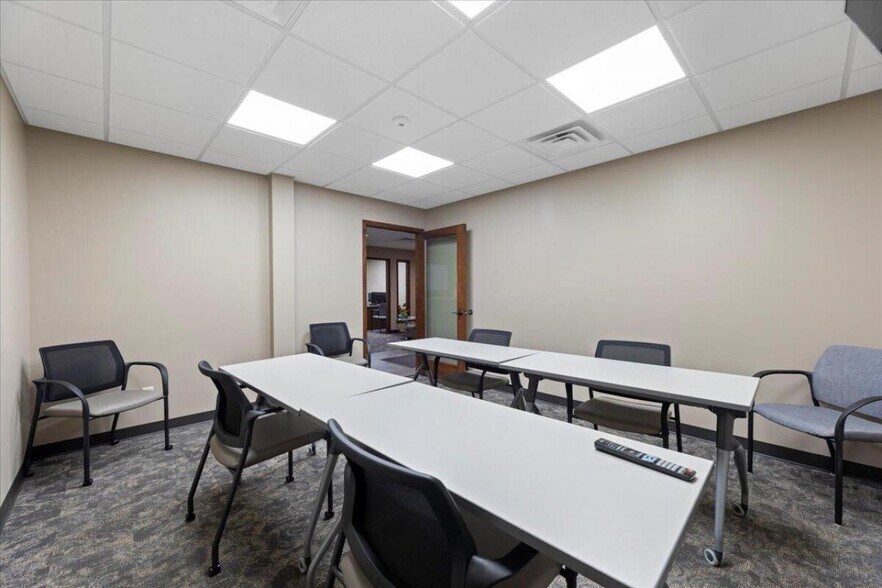 More Photos Of 100 E Broadway St, Council Bluffs Office For Sale