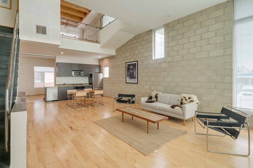 More Photos Of 717-743 N Highland Ave, Los Angeles Flex For Sale