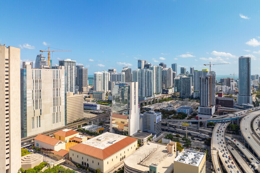 More Photos Of 150 W Flagler St, Miami Office For Lease