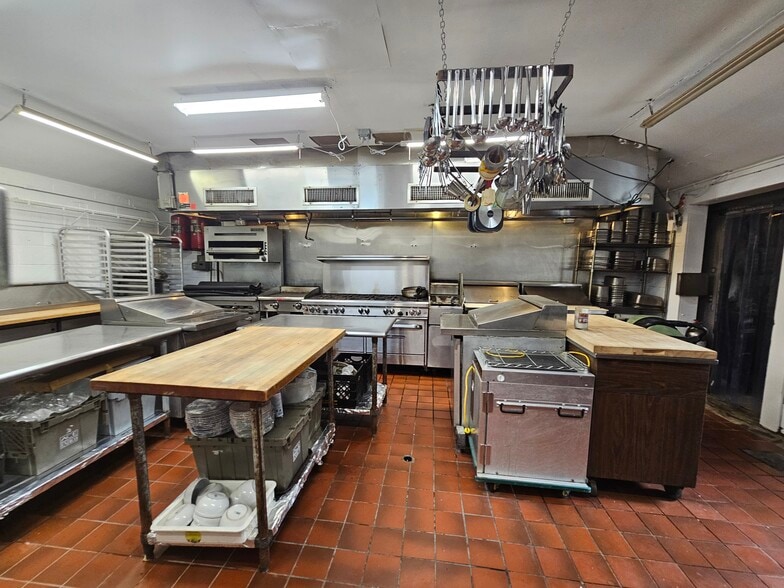 More Photos Of 38 Bellvale Lakes Rd, Warwick Restaurant For Sale